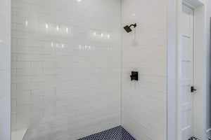 Second King Bathroom, 2nd Floor