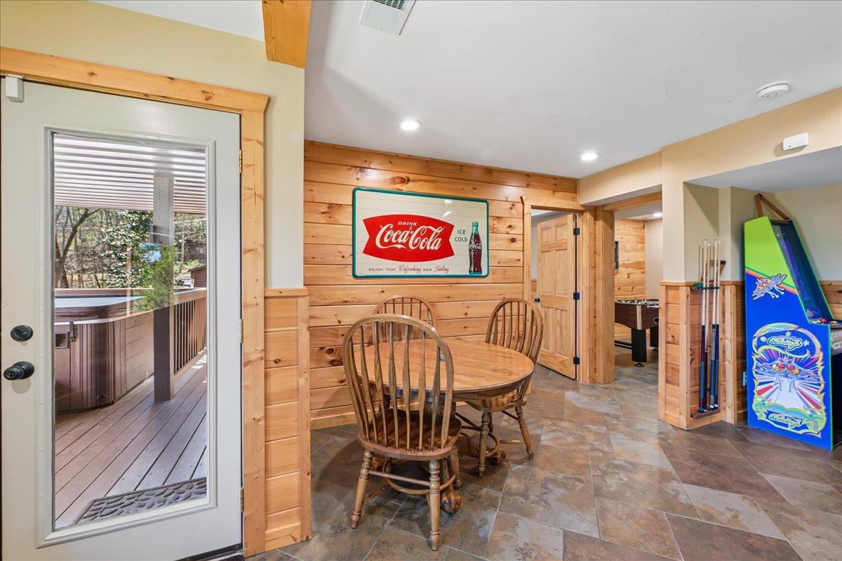 60Breakfast Room