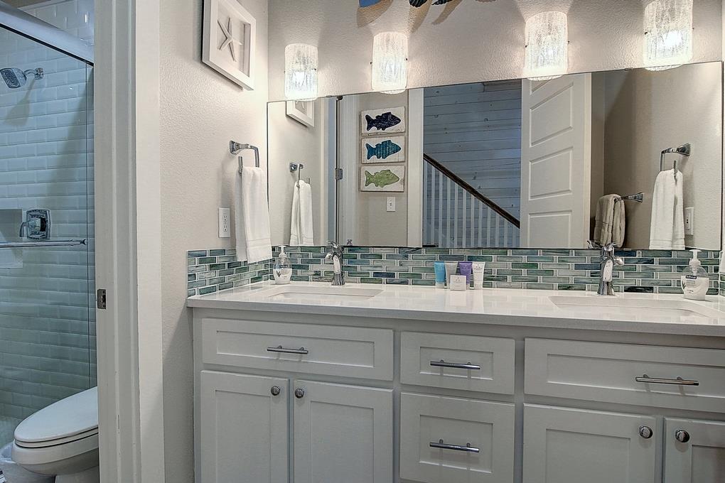 2nd Floor Shared Bathroom