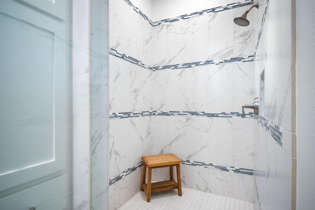 Primary King Bathroom, 1st Floor