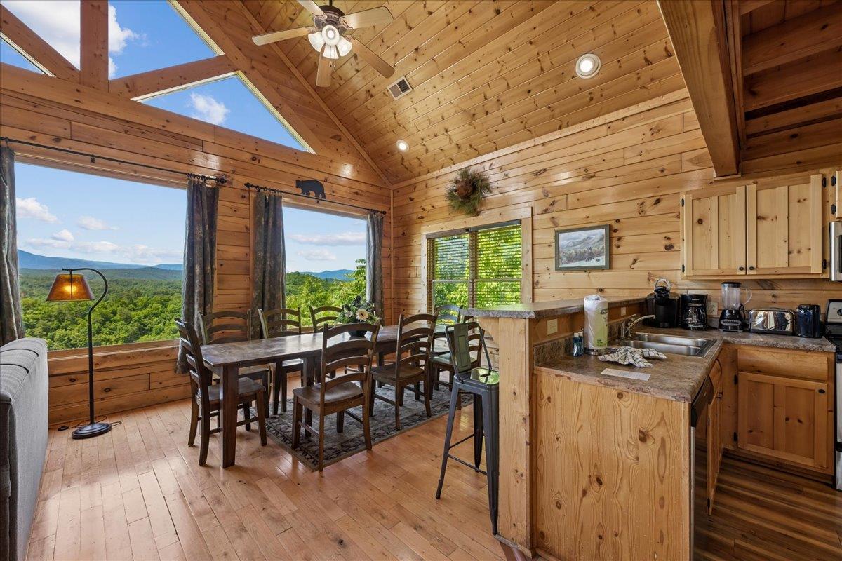 22Dining Area