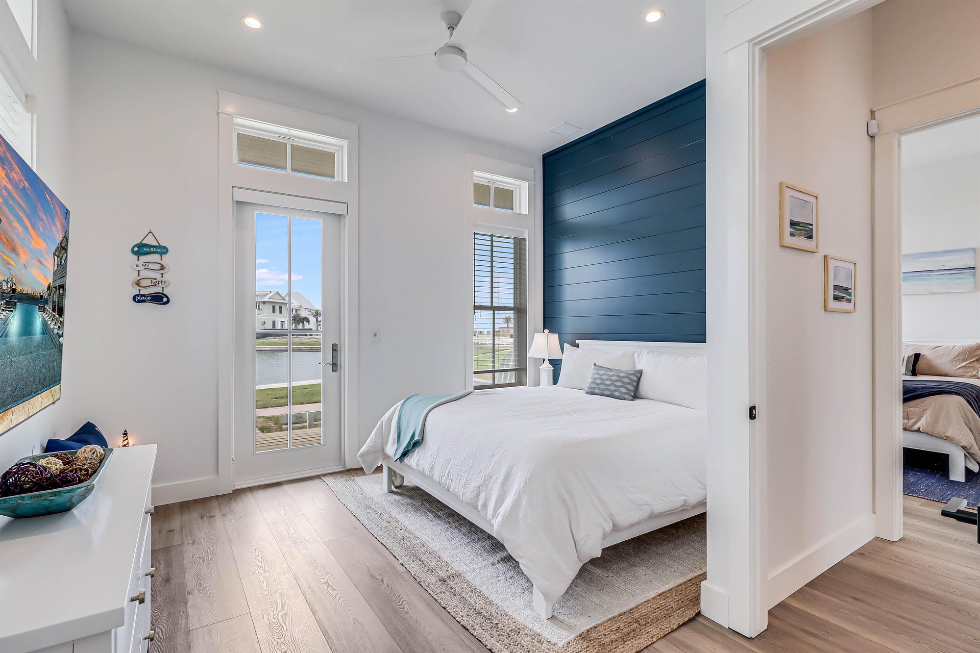 First King Bedroom, 1st Floor