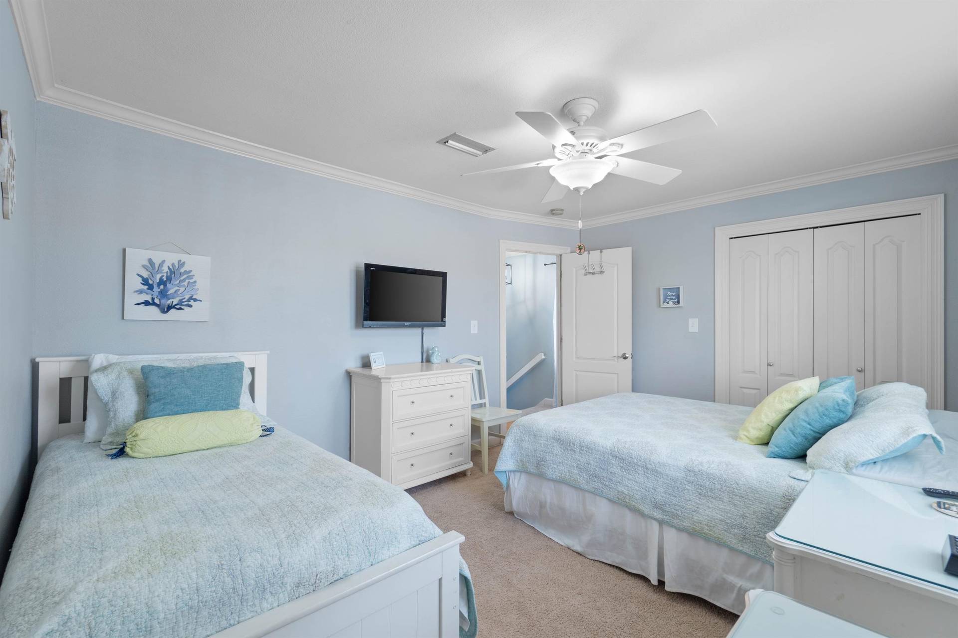 Guest Bedroom Queen  Twin