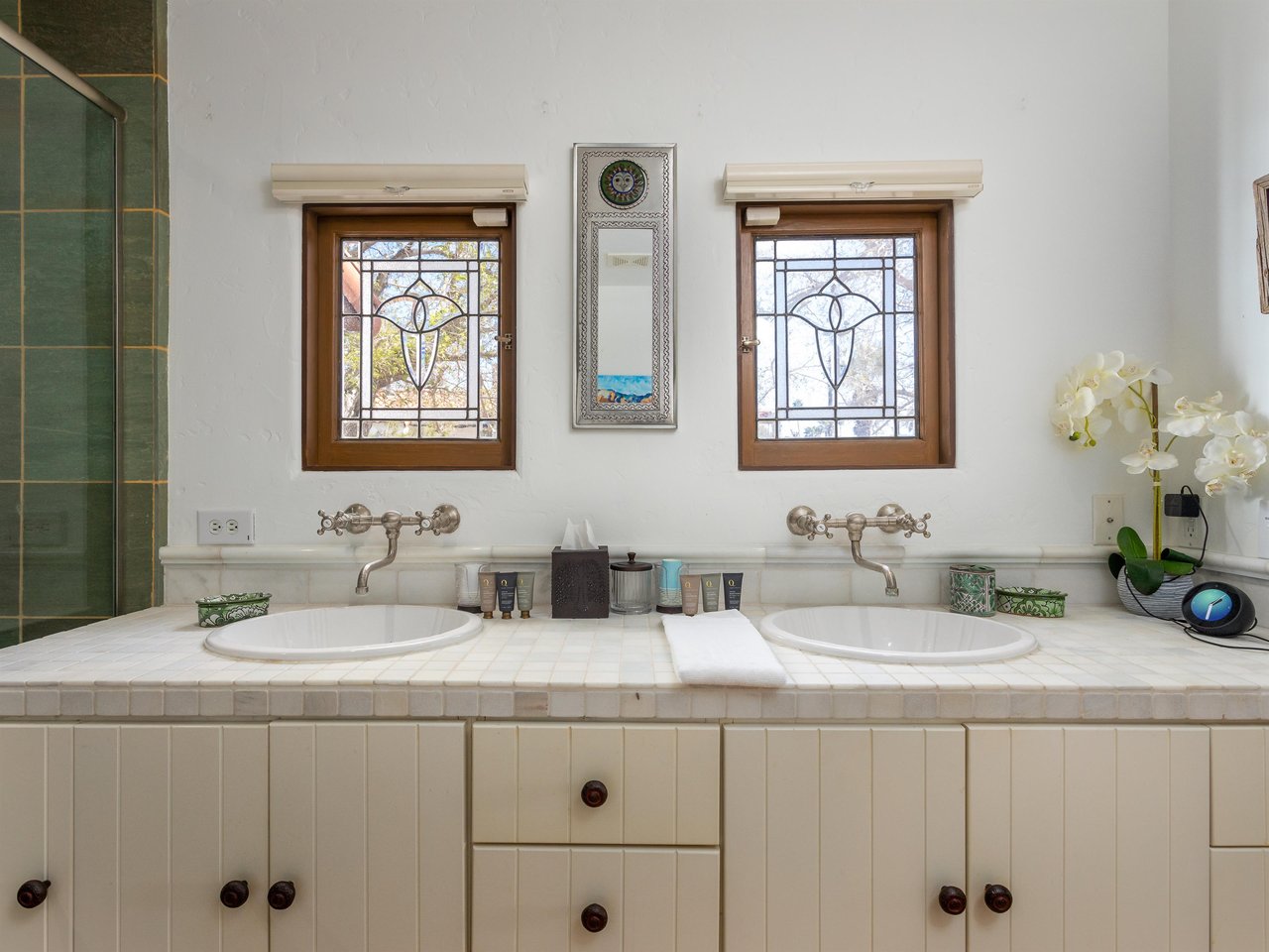 Dual vanity sinks