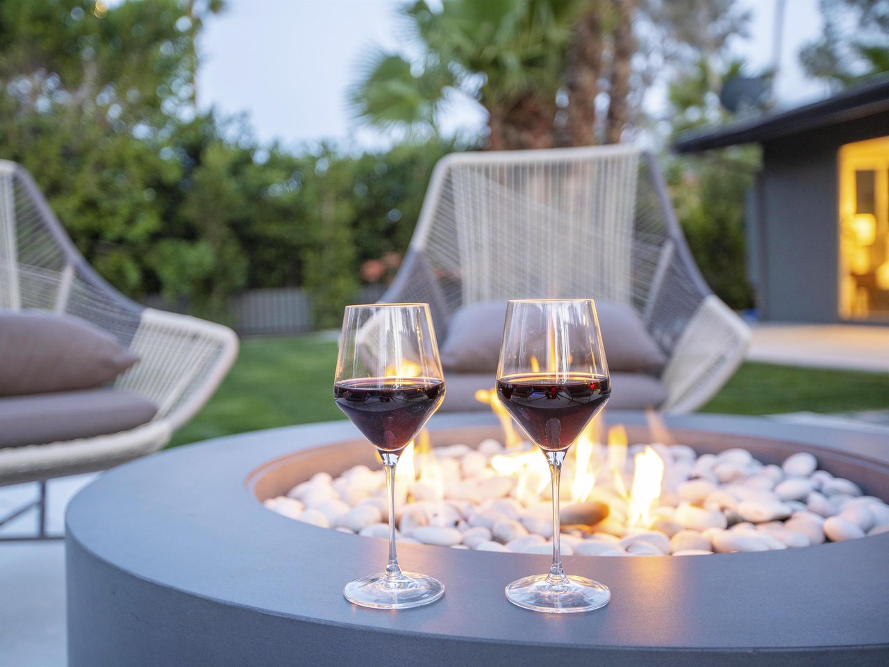 Fire feature for enjoying evenings in the desert