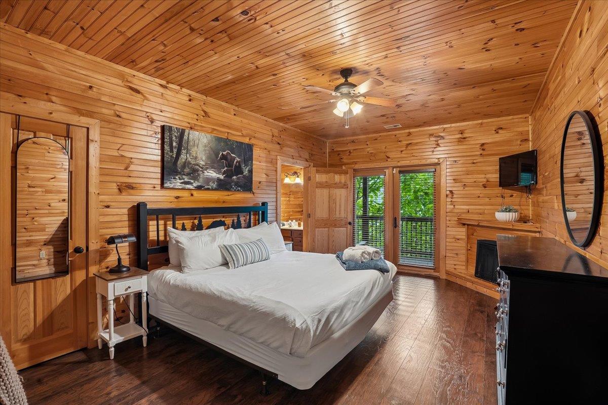 052Bedroom