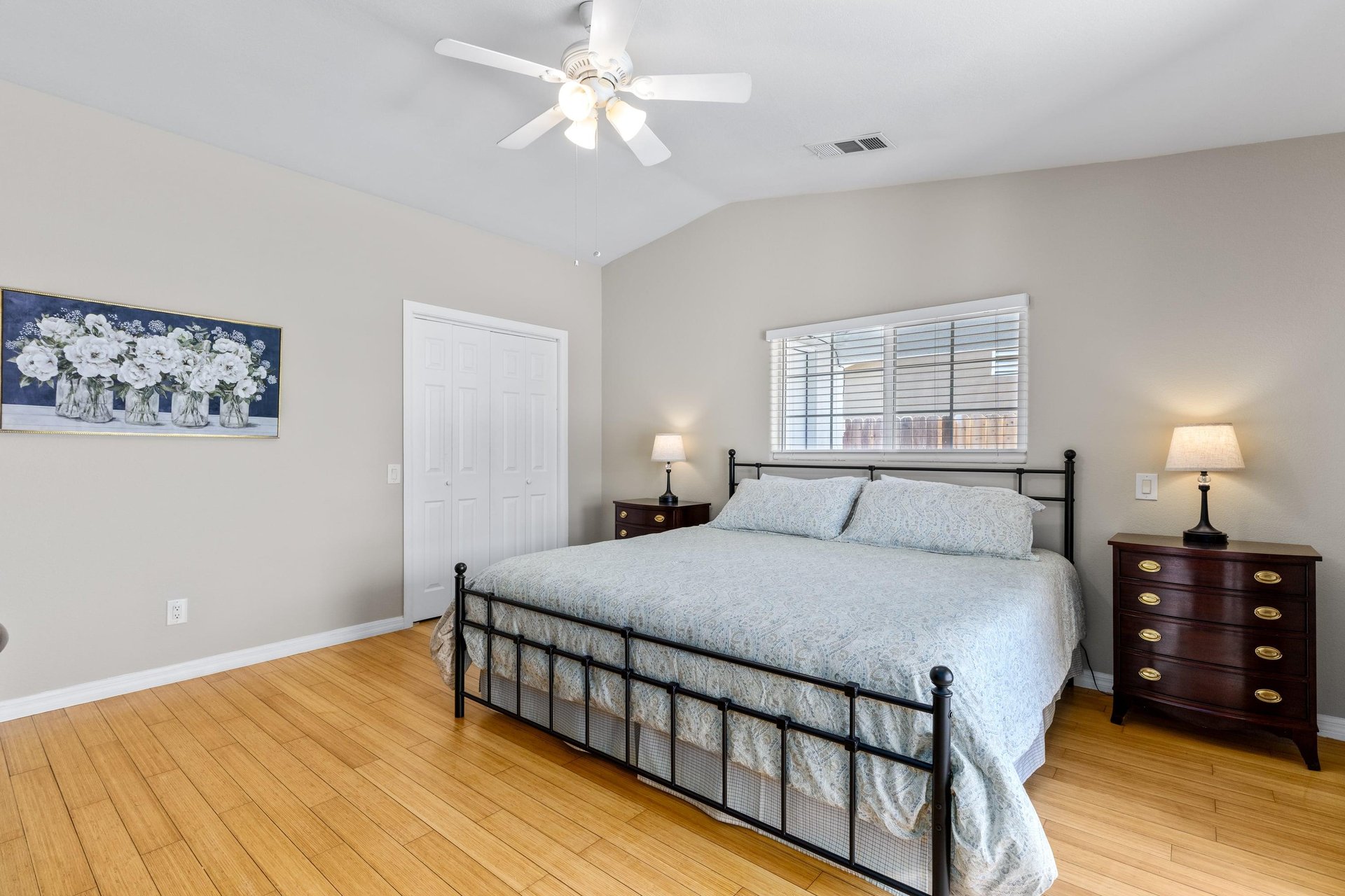 King size bed, flatscreen TV, and ensuite bathroom.