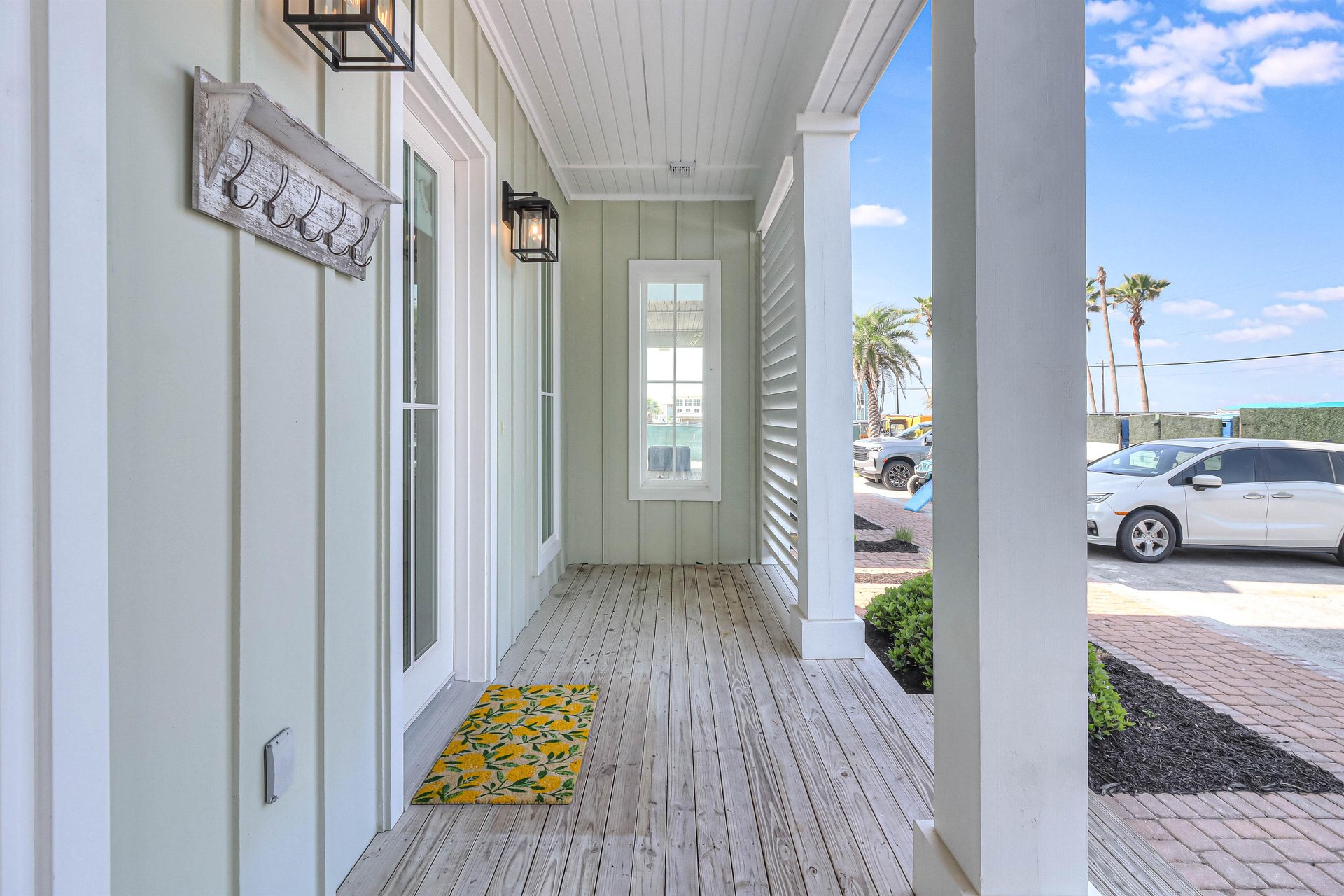 Entry Deck, 1st Floor