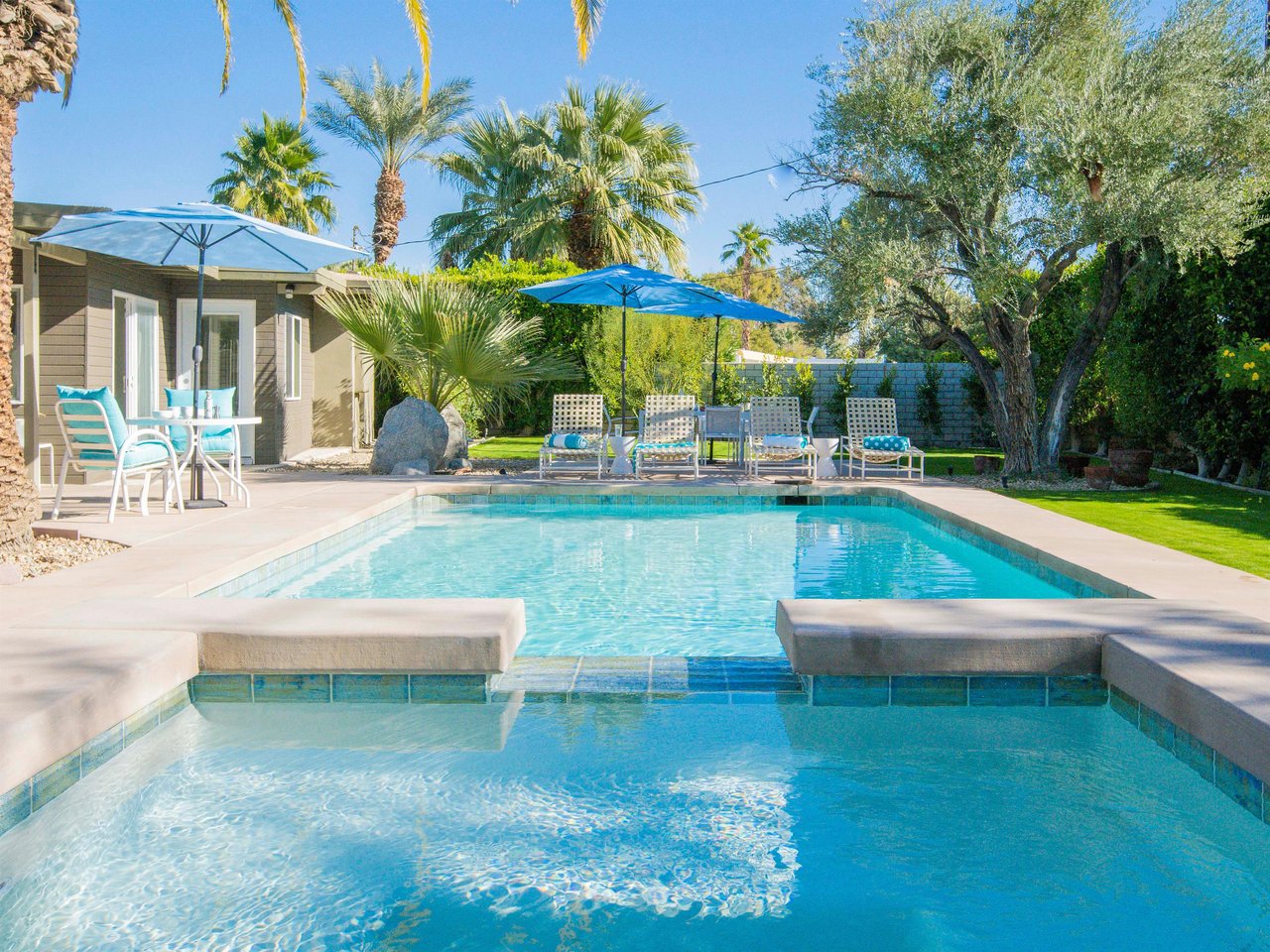 The large pool with integrated spa is fabulous