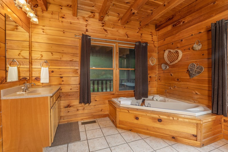 Corner jacuzzi and single vanity sink