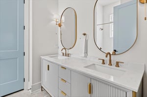 1st Floor, King Bathroom