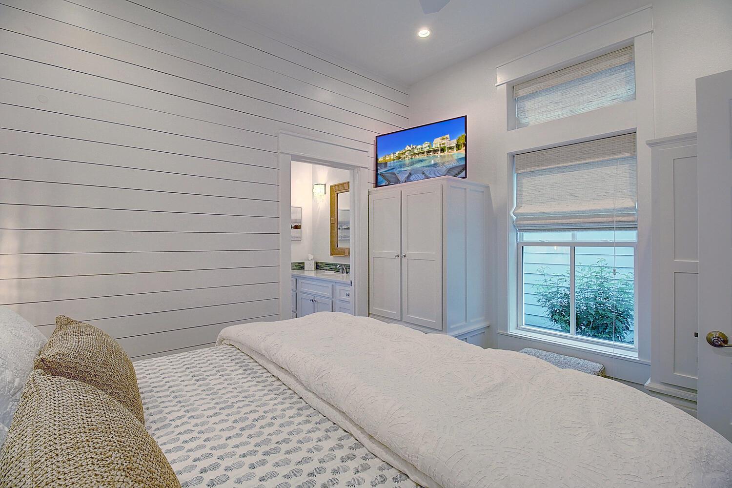 King Bedroom, 1st Floor