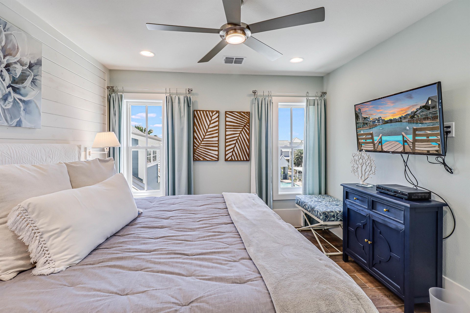 King Bedroom, 2nd floor