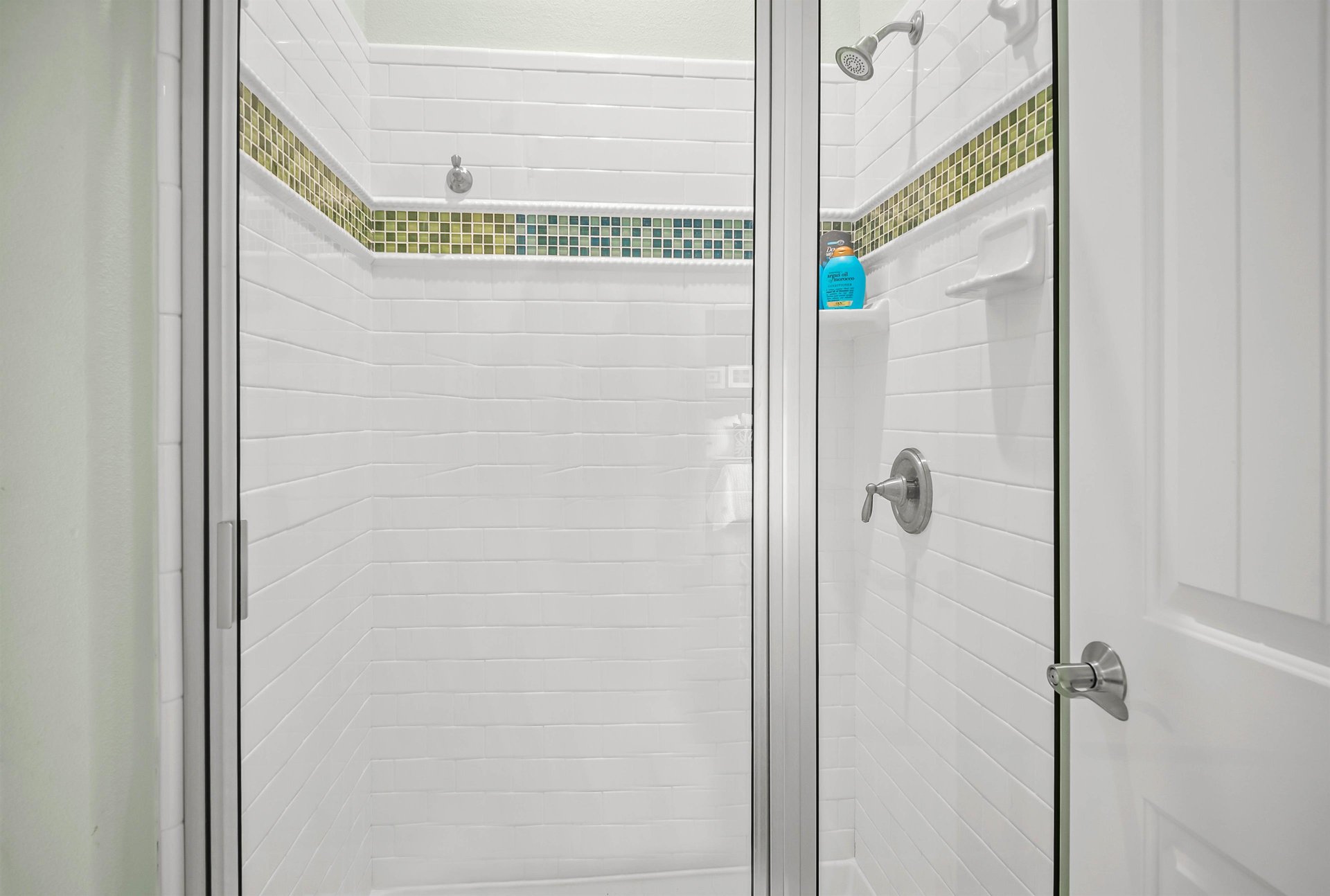 1st King Bathroom, 1st Floor