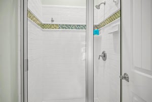 1st King Bathroom, 1st Floor