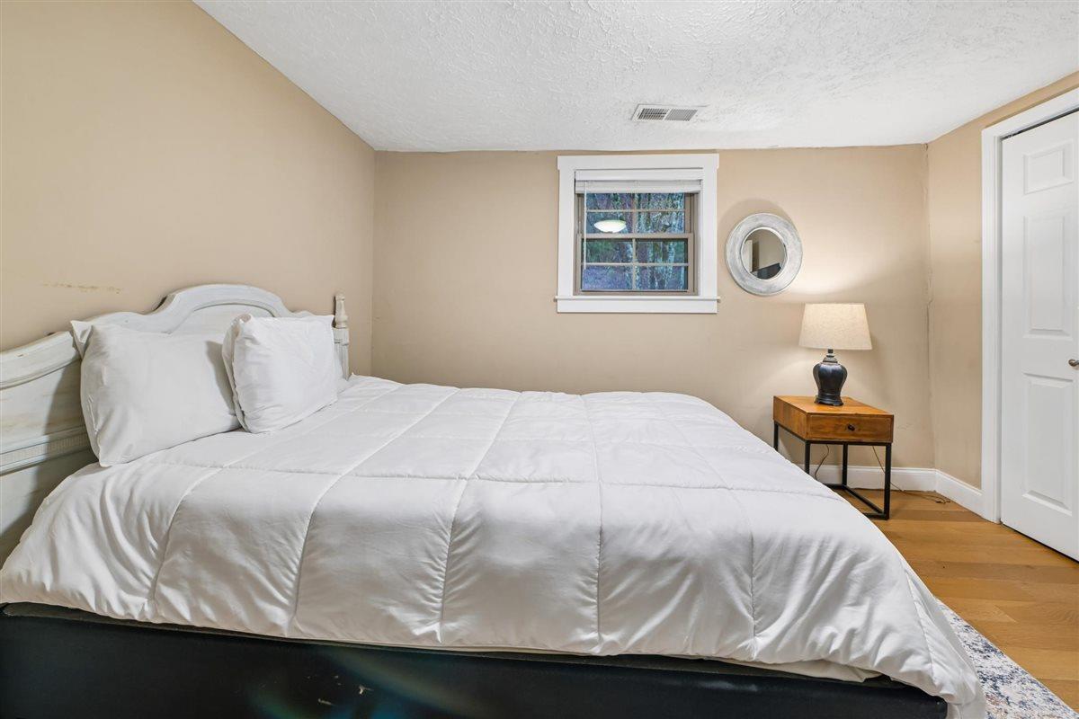 74Bedroom