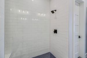 Second King Bathroom, 2nd Floor