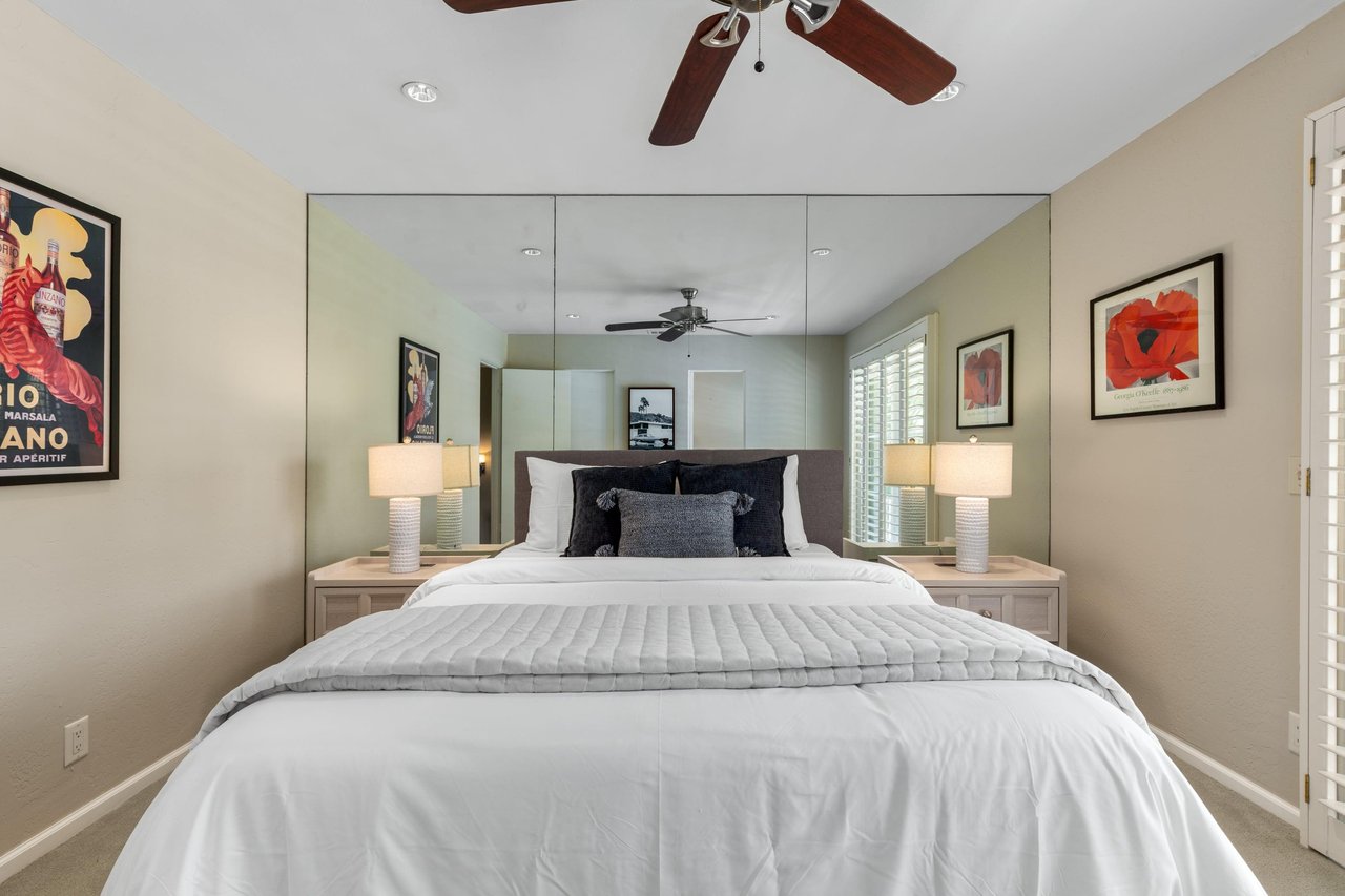 Queen size bed.