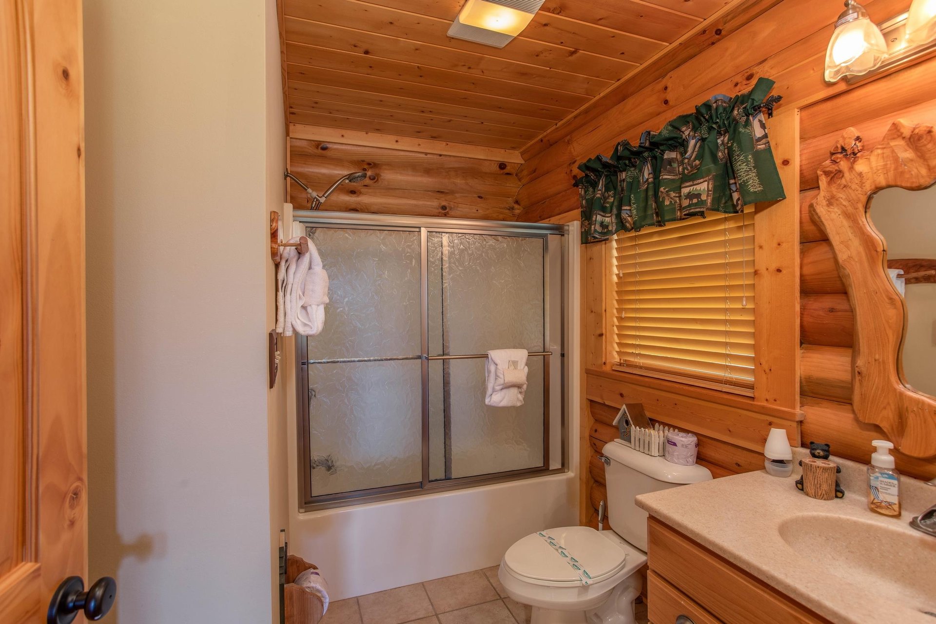Bathtub with glass doors
