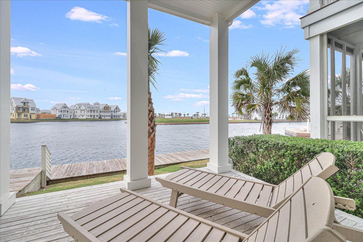 Lakeside Porch, 1st Floor