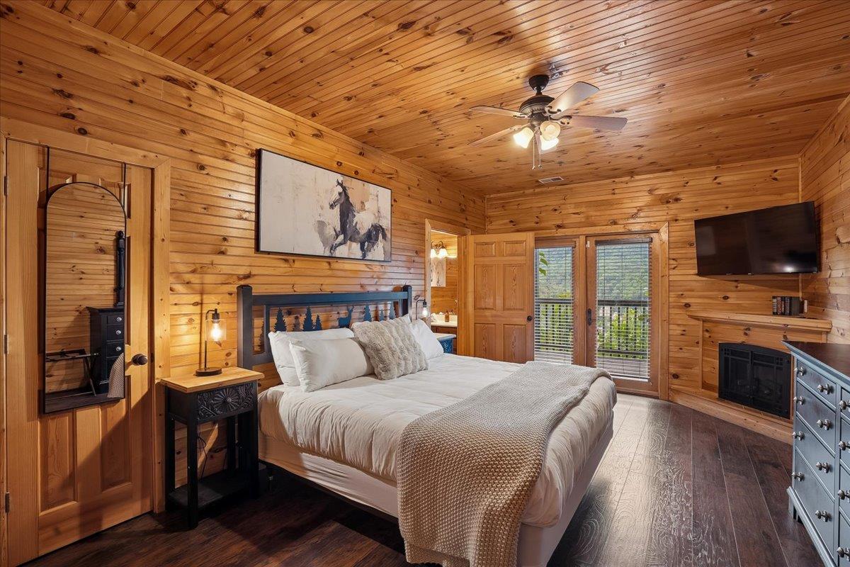 017Bedroom