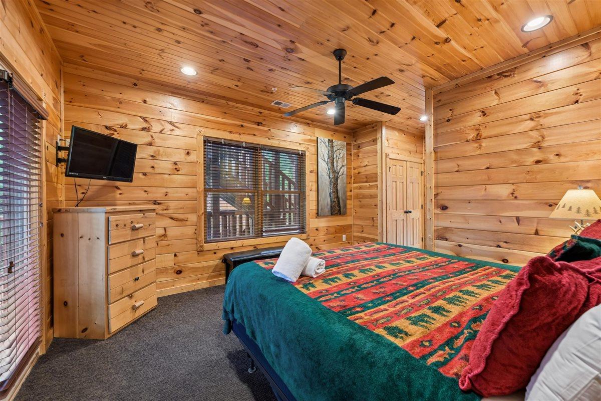 033Bedroom