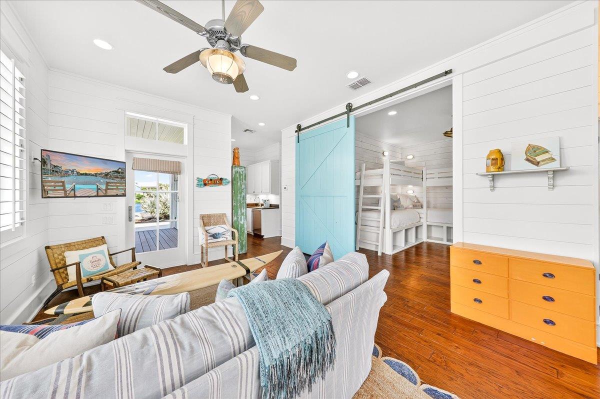 1st Floor, Living Area