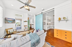 1st Floor, Living Area