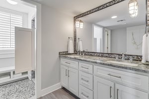 Bunk Lounge Bathroom, 1st Floor