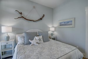 1st Floor King Bedroom