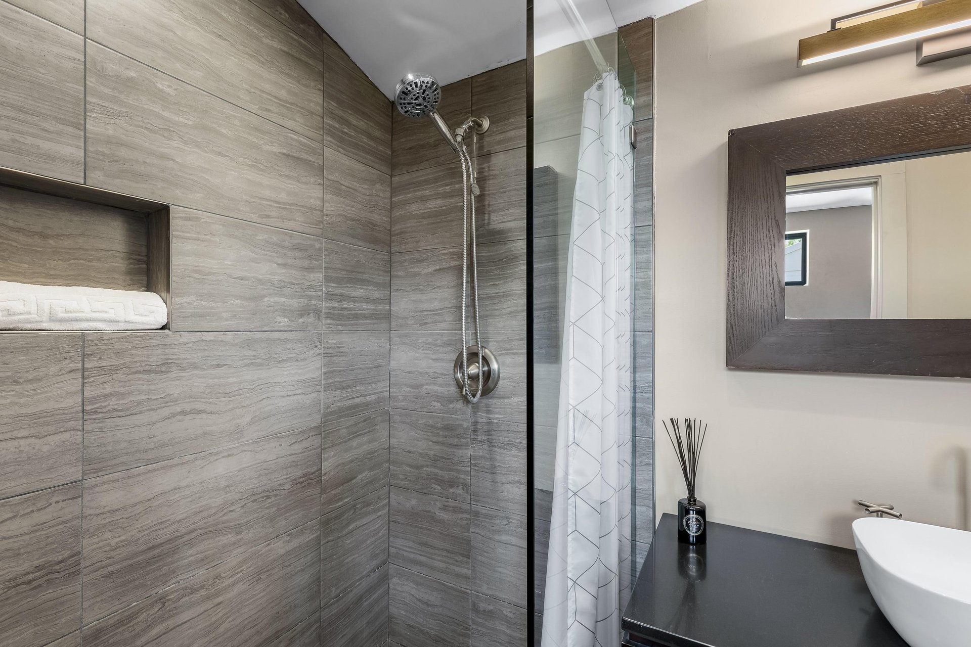 Guest shower