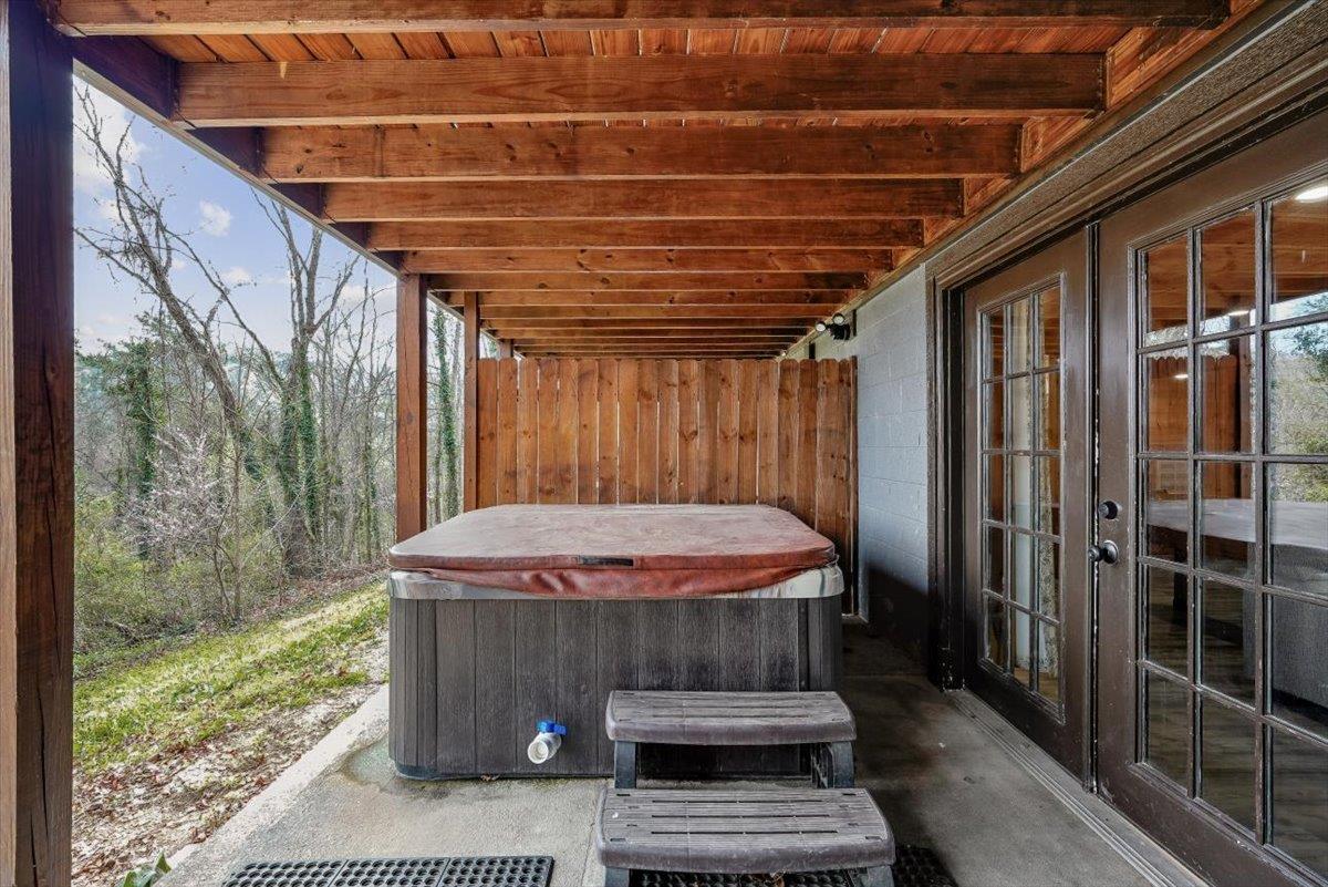 32Hot Tub