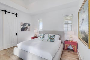 King Bedroom, 2nd Floor