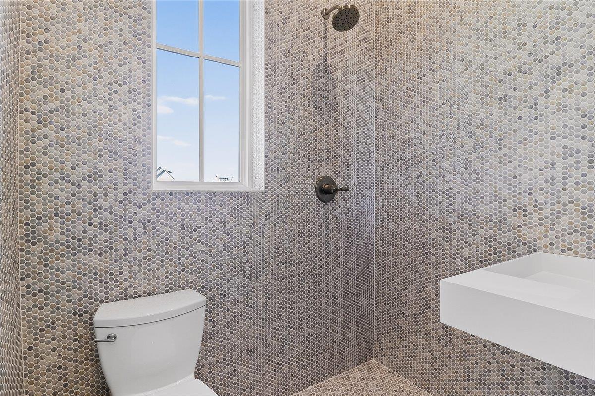 Queen Suite Wet Bath, 2nd Floor