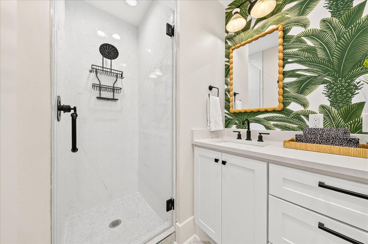 2nd Floor, Shared Bathroom