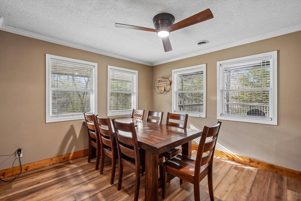 06Dining Area