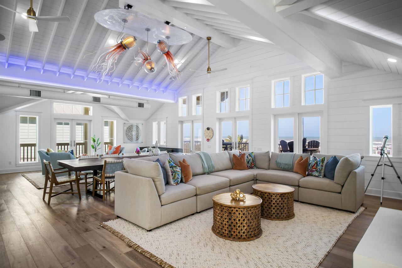 Main Living Area, 3rd Floor