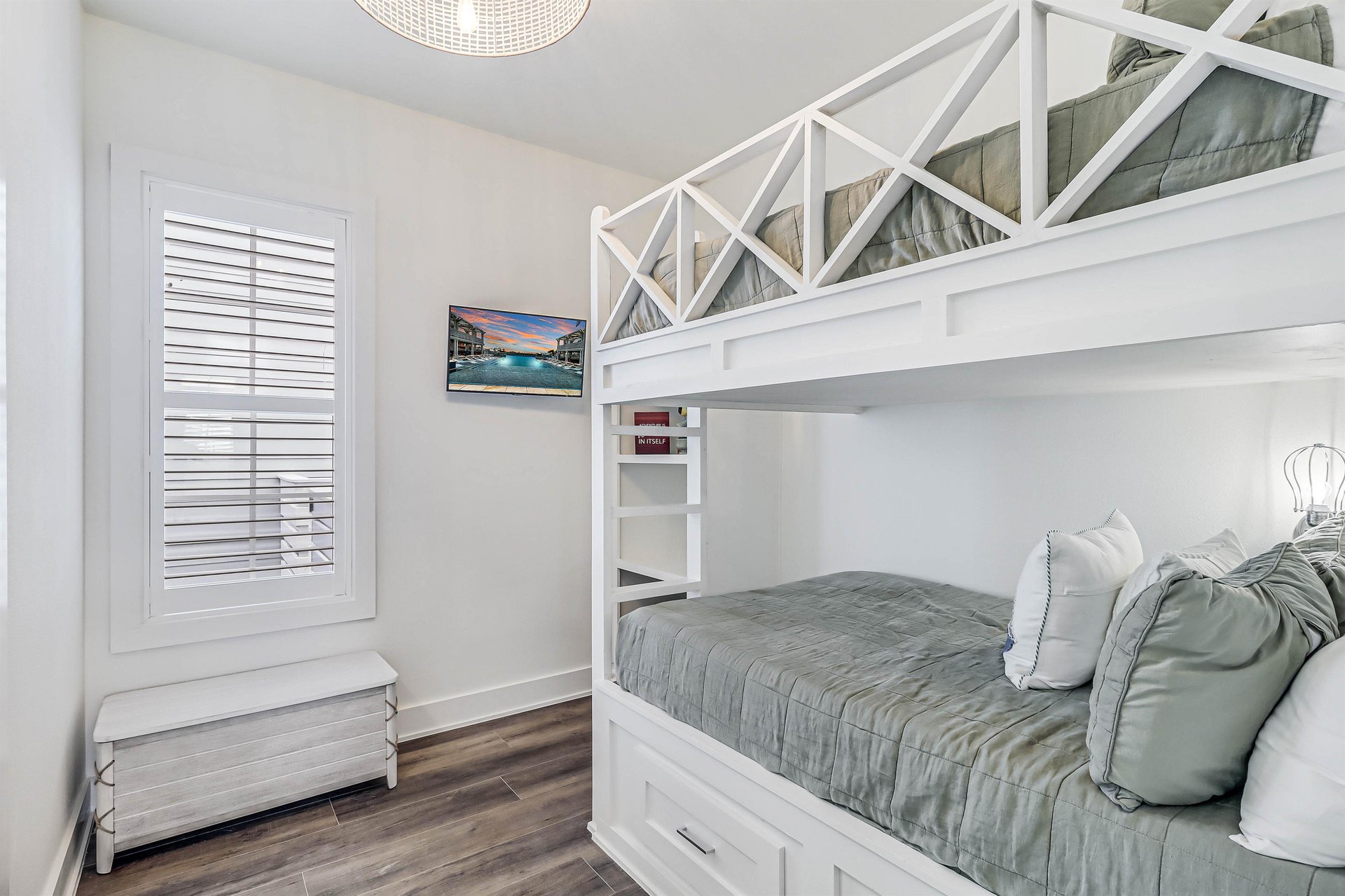 FullFull Bunk Bedroom  Left, 1st Floor