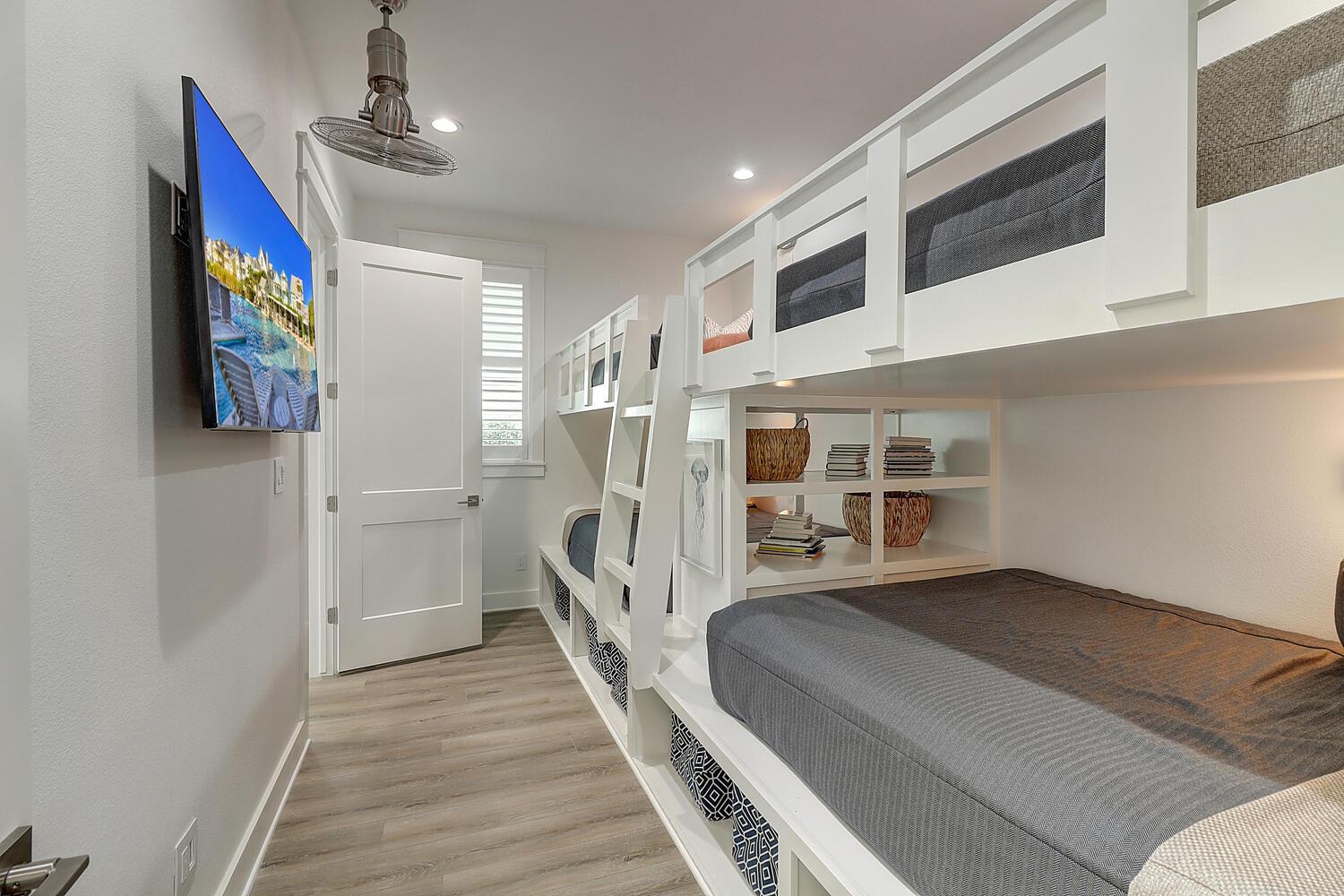 1st Floor FullQueen Bunk Room