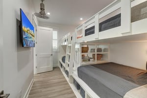 1st Floor FullQueen Bunk Room