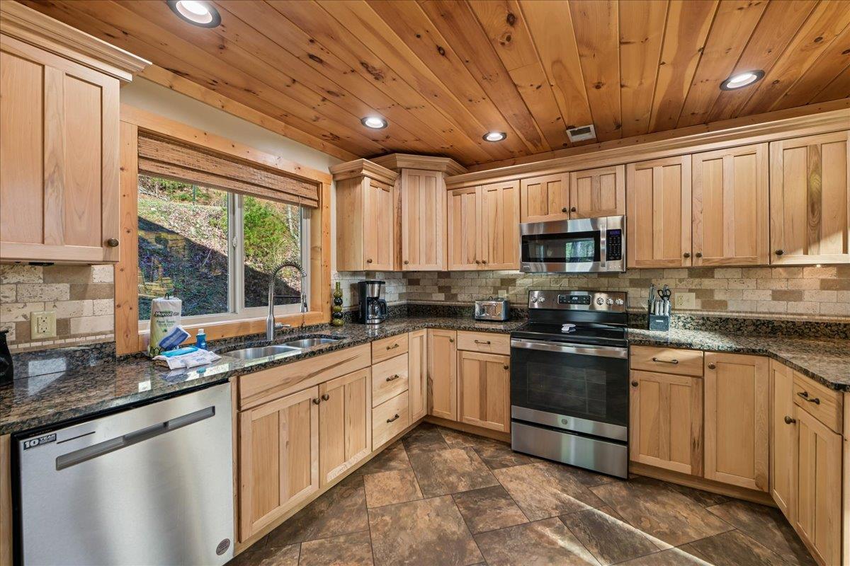13Kitchen