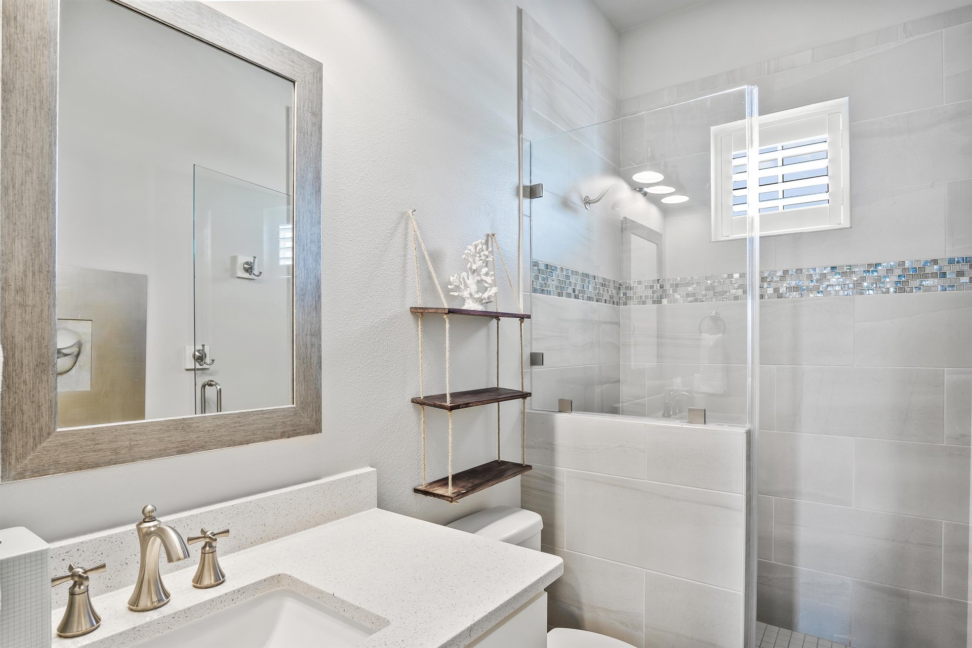 2nd Floor, Shared Bathroom