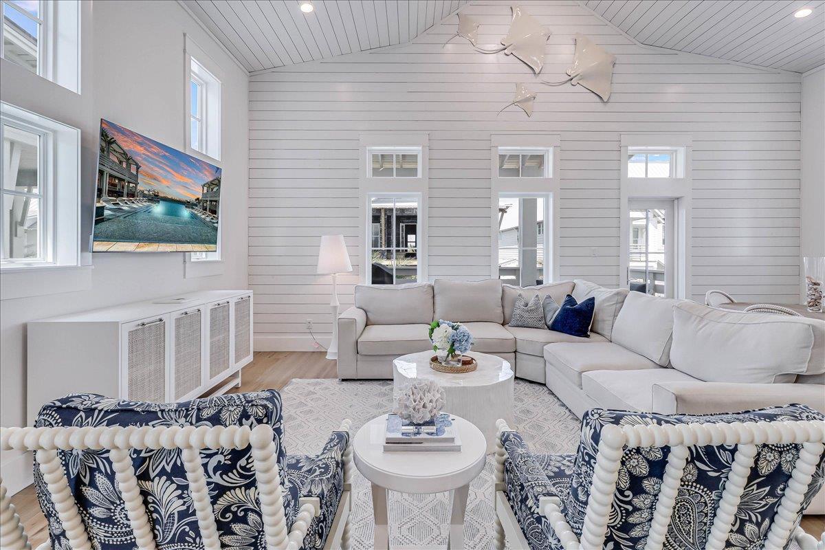 2nd Floor, Living Room