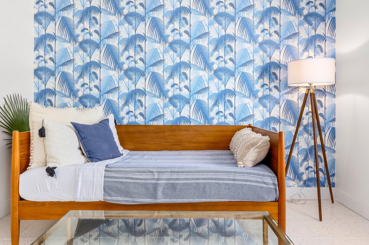 Guest bed