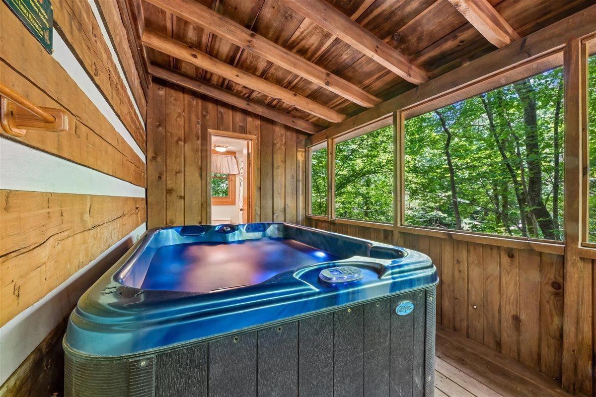 28Hot Tub