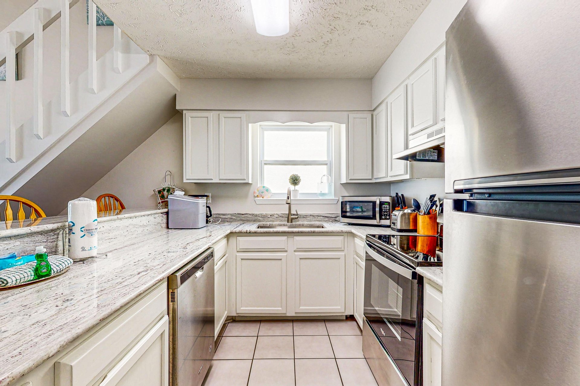 Eastern Shores 215 8