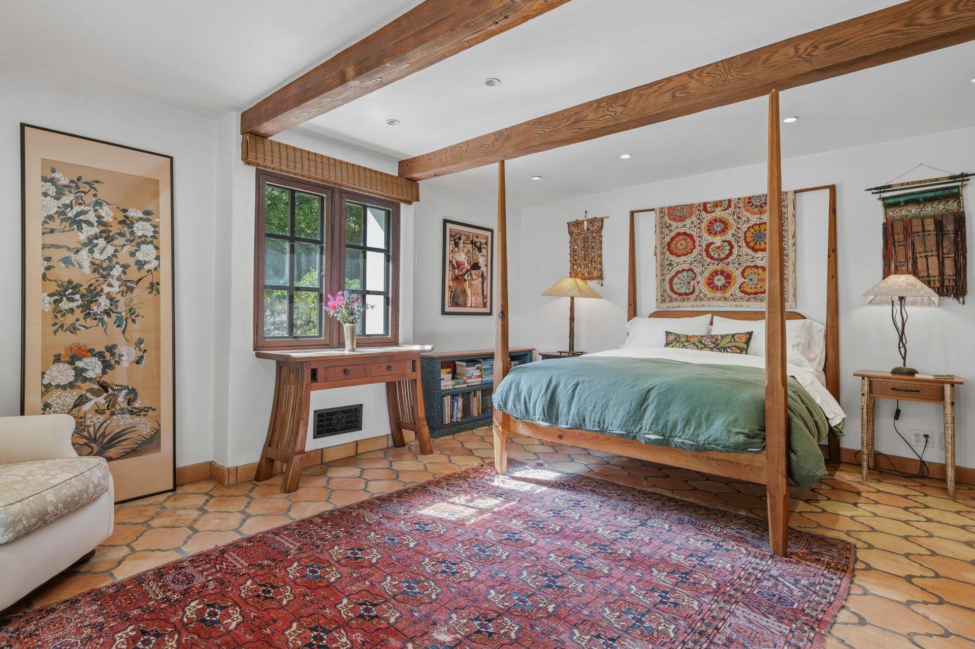 King size bed and patio access.