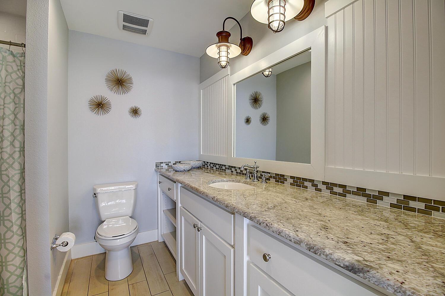 Private Queen Bathroom