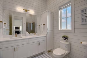 Shared Bathroom, 2nd Floor