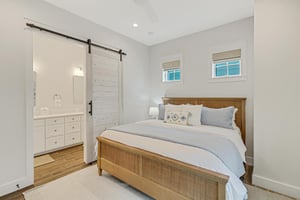 King Bedroom, 1st Floor